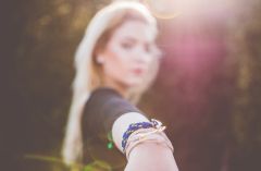 cute-revolve-bracelets-that-go-well-with-any-of-your-outfits