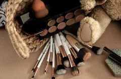 beauty-essentials-you-need-when-traveling-for-work